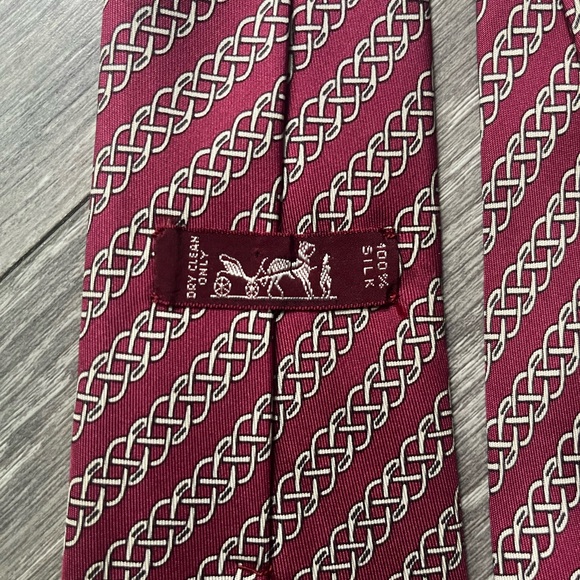 Hermes Wine Color With Chain Link Pattern Necktie - Picture 4 of 6